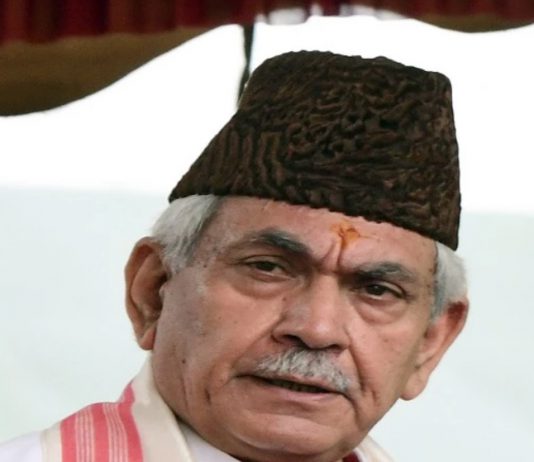 सिन्हा ने राज्य का दर्जा बहाल करने का मुद्दा प्रधानमंत्री के समक्ष उठाने का वादा किया है: बुखारी