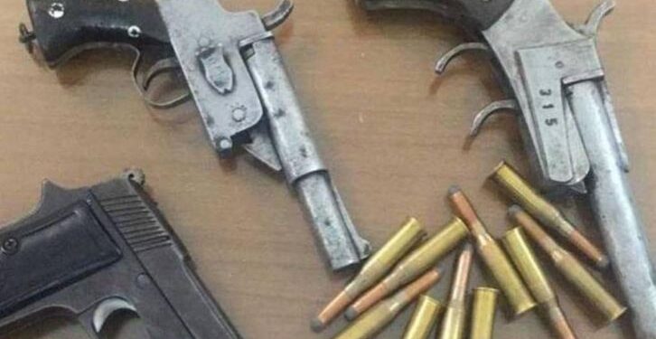 जम्मू कश्मीर में हथियार लहराने के आरोप में आईटीबीपी अधिकारी के बेटे समेत 4 गिरफ्तार