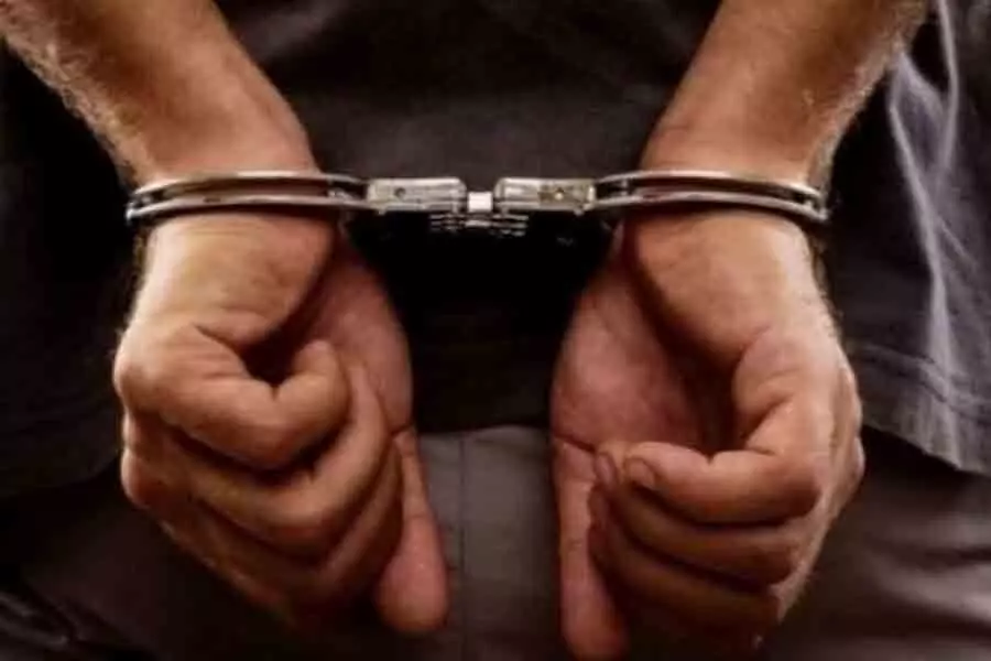अलकायदा का संदिग्ध आतंकवादी गिरफ्तार अलकायदा का संदिग्ध आतंकवादी गिरफ्तार