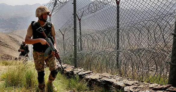 पाकिस्तान-तालिबान के बीच तनाव चरम पर, डूरंड लाइन पर जमकर गोलीबारी पाकिस्तान-तालिबान के बीच तनाव चरम पर, डूरंड लाइन पर जमकर गोलीबारी