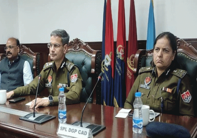 पंजाब के पुलिस अफसर पेशेवर रवैया अपनाएं, कानून तोड़ने वालों पर सख्त कार्रवाई करें ­