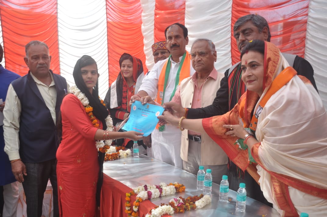 विकास यात्रा ग्वालियर दक्षिण विकास कार्यों के लोकार्पण व शिलान्यास के साथ हितलाभ भी वितरित किए