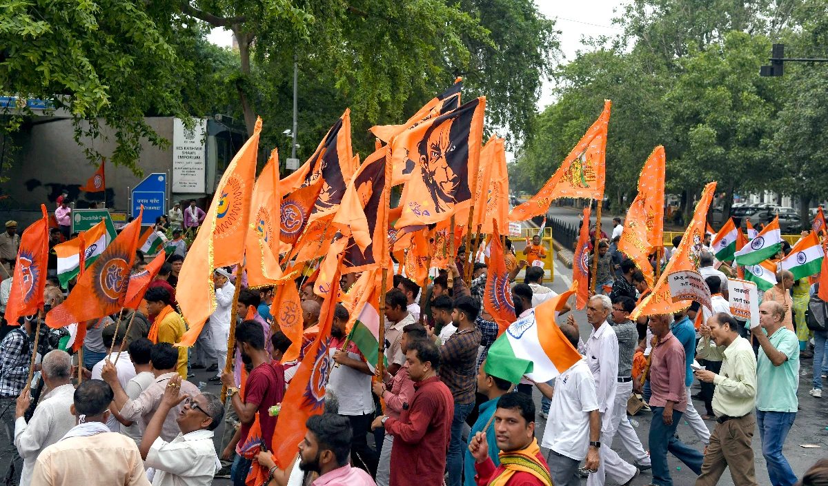 वीएचपी और बजरंग दल को आतंकी संगठन घोषित करो, उन पर प्रतिबंध लगाओ