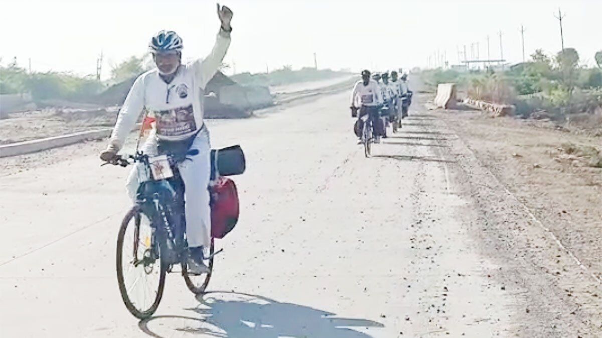 साइकिल से नर्मदा परिक्रमा पर निकली सीमा