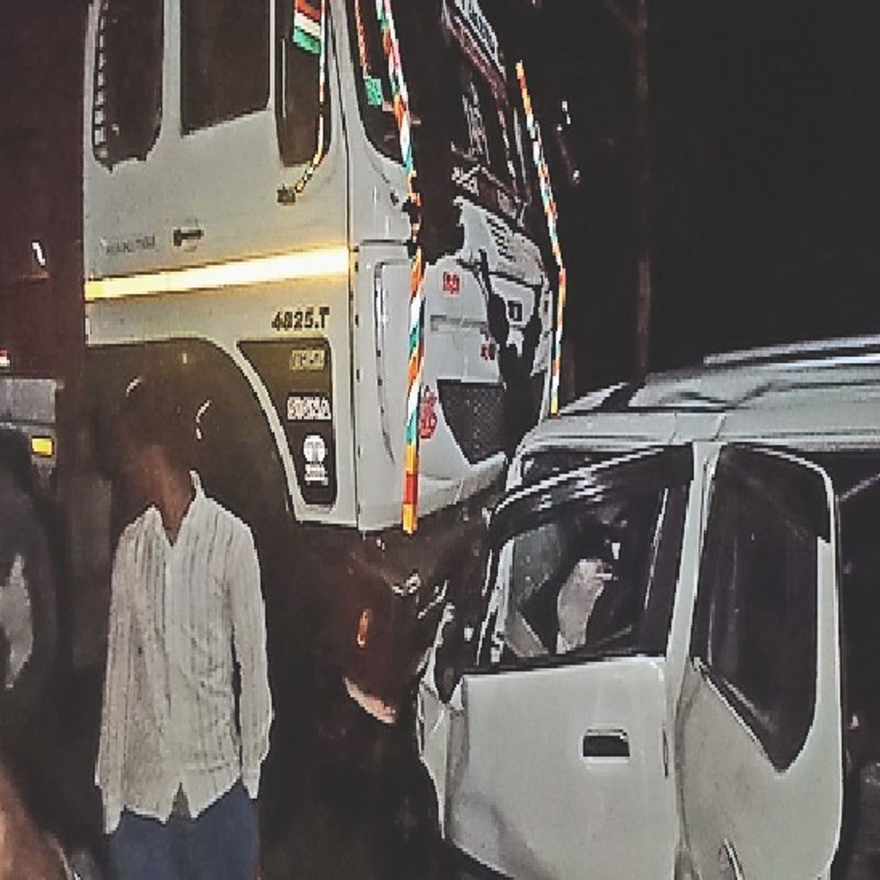 बगोदर में दो ट्रकों के बीच हुई जोरदार टक्कर, एक की मौत, एक गम्भीर