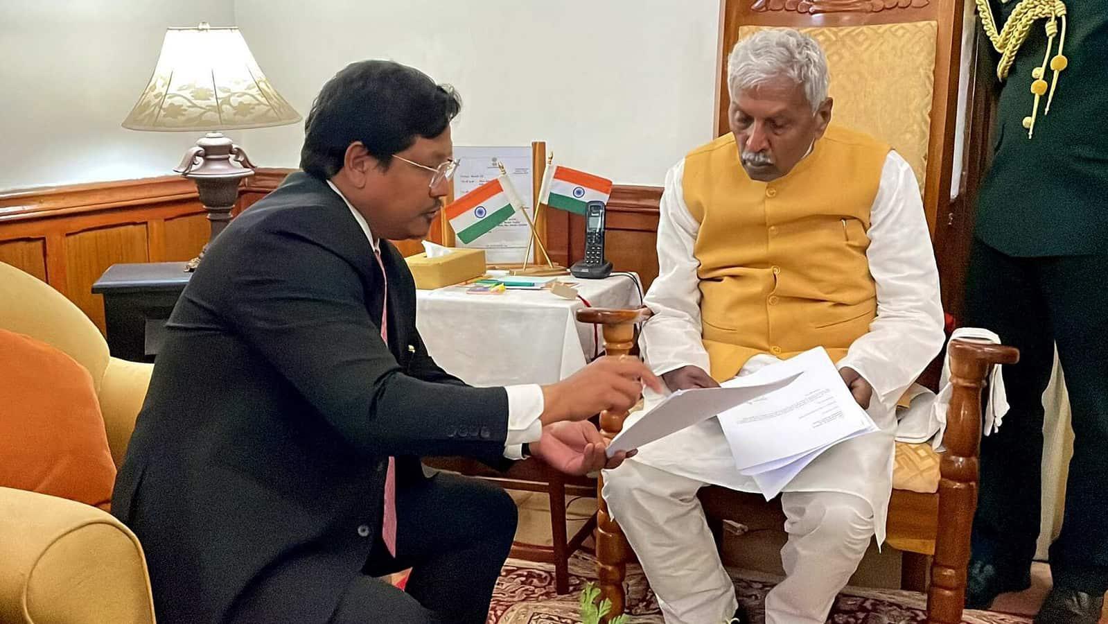 मेघालय में नई सरकार बनाने की राह एनपीपी के लिए आसान नहीं एचएसपीडीपी ने समर्थन देकर लिया वापस मेघालय में नई सरकार बनाने की राह एनपीपी के लिए आसान नहीं एचएसपीडीपी ने समर्थन देकर लिया वापस