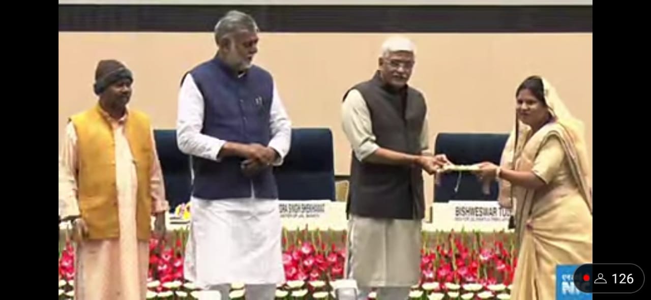 बनवार की सरपंच को राष्ट्रपति की मौजूदगी में राष्ट्रीय स्तर का मिला सम्मान