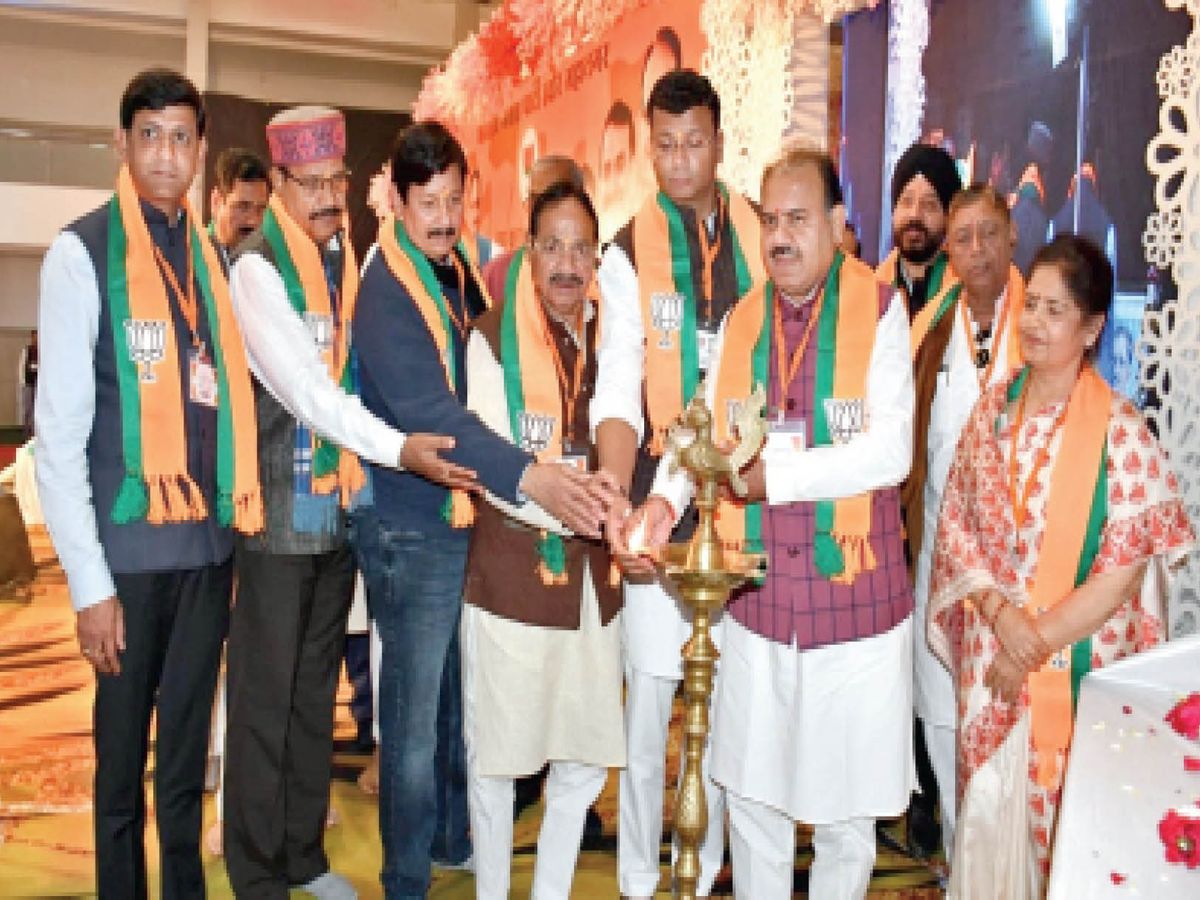 बिष्टुपुर में भाजपा पदाधिकारियों और कार्यकर्ताओं की हुई बैठक