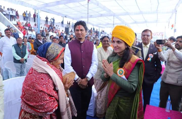 हस्तशिल्प कलाकार दम्पत्ति पद्म पुरस्कार से सम्मानित; राष्ट्रपति ने दिया पुरस्कार