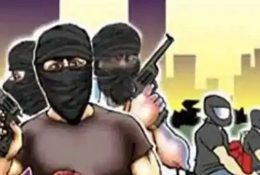 गन पोइंट पर ज्वैलर्स को लूटने का प्रयास