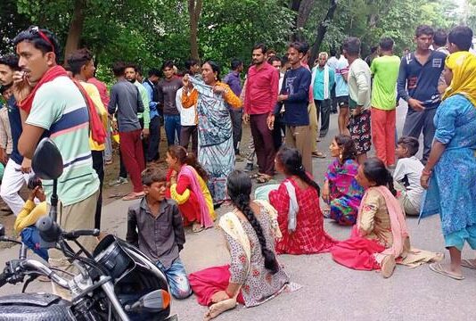 विद्युत पोल में आ रहे करंट से मासूम की मौत: कोहराम